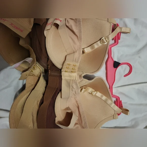 Betsey Johnson - Picture 6 of 12